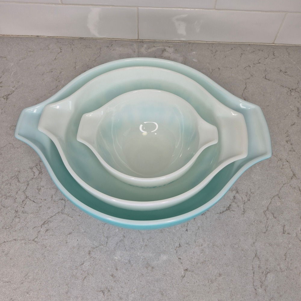 Pyrex Mixing Bowls Butterprint Amish 3 Piece Set Turquoise White - Picture 2 of 16